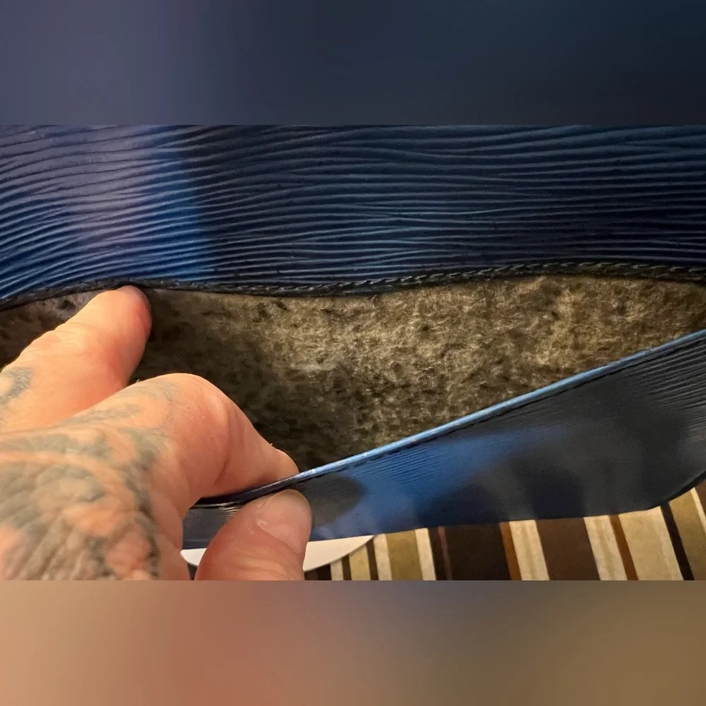 Louis Vuitton Montaigne EPI Clutch w/Coa - Picture 8 of 16